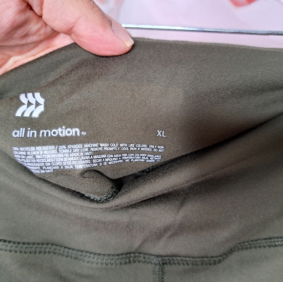 NWT All In Motion Simplicity Twist High Rise Leggings in Olive Green - Picture 9 of 12
